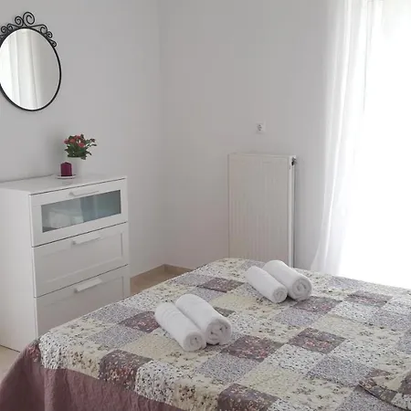 Theasis House Apartment